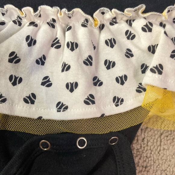 Pittsburgh Pirates MLB Infants Onesie Outfit Size 6-9 Months Girl Baseball - Picture 4 of 9